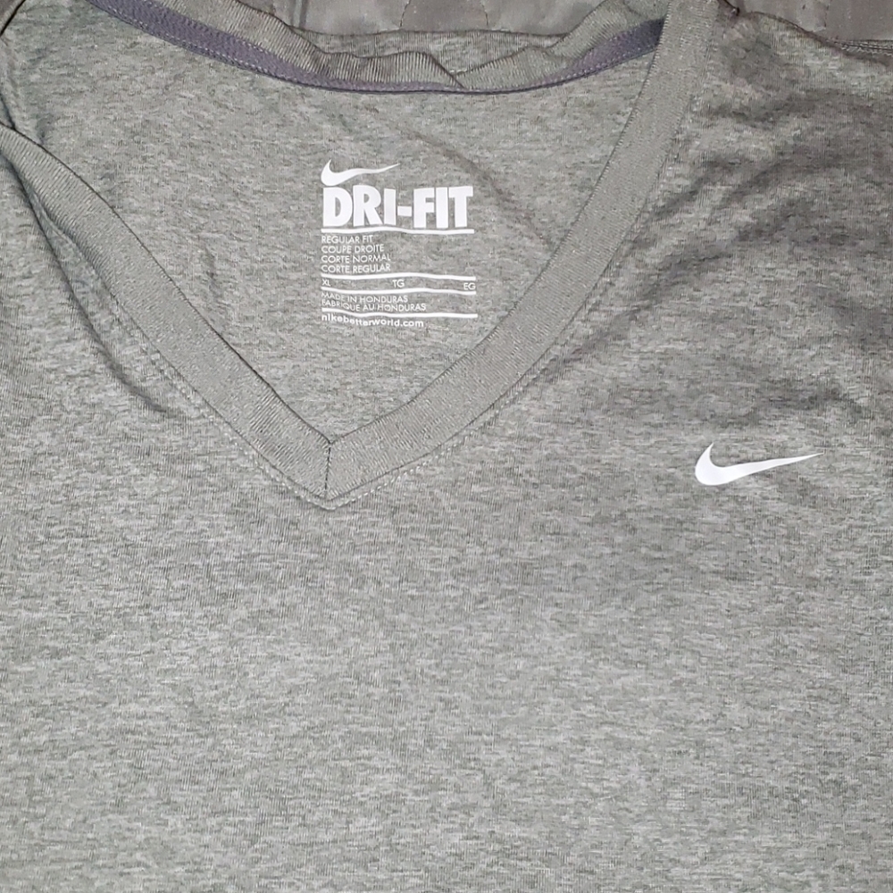 Nike shirt - Picture 3 of 5